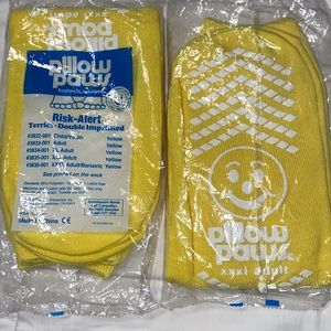 Pillow Paws XXL 2 pairs of socks. Yellow socks w/white slip resistant soles